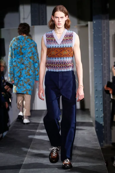 Look 17